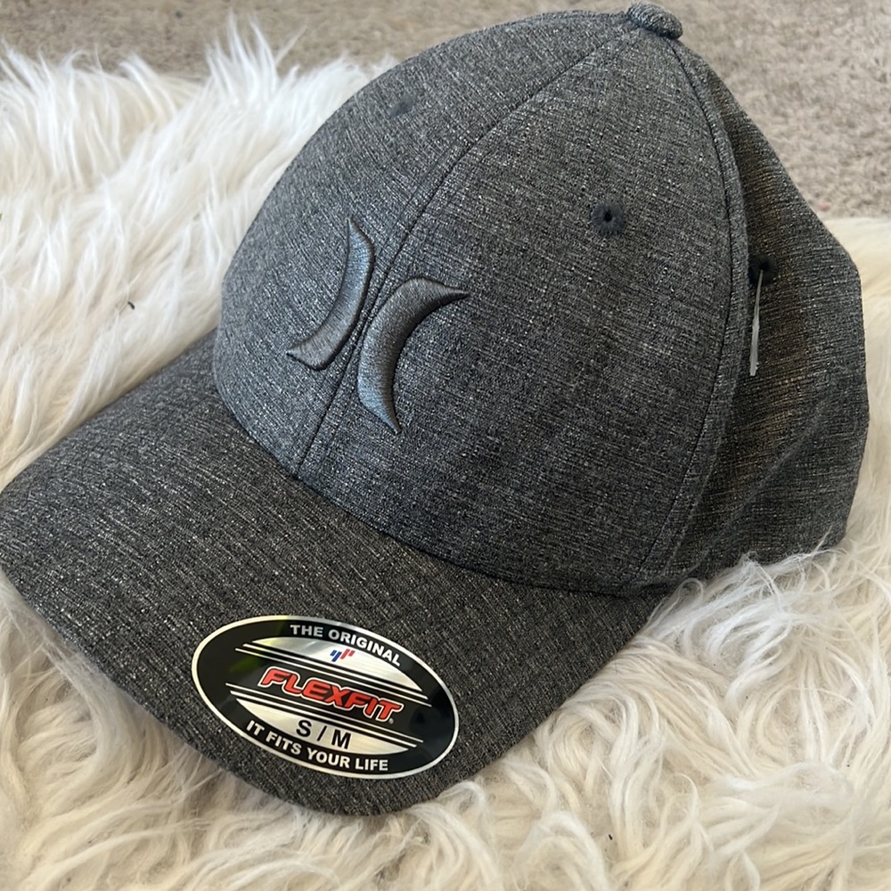 New with tags grey Hurley Hat S/M